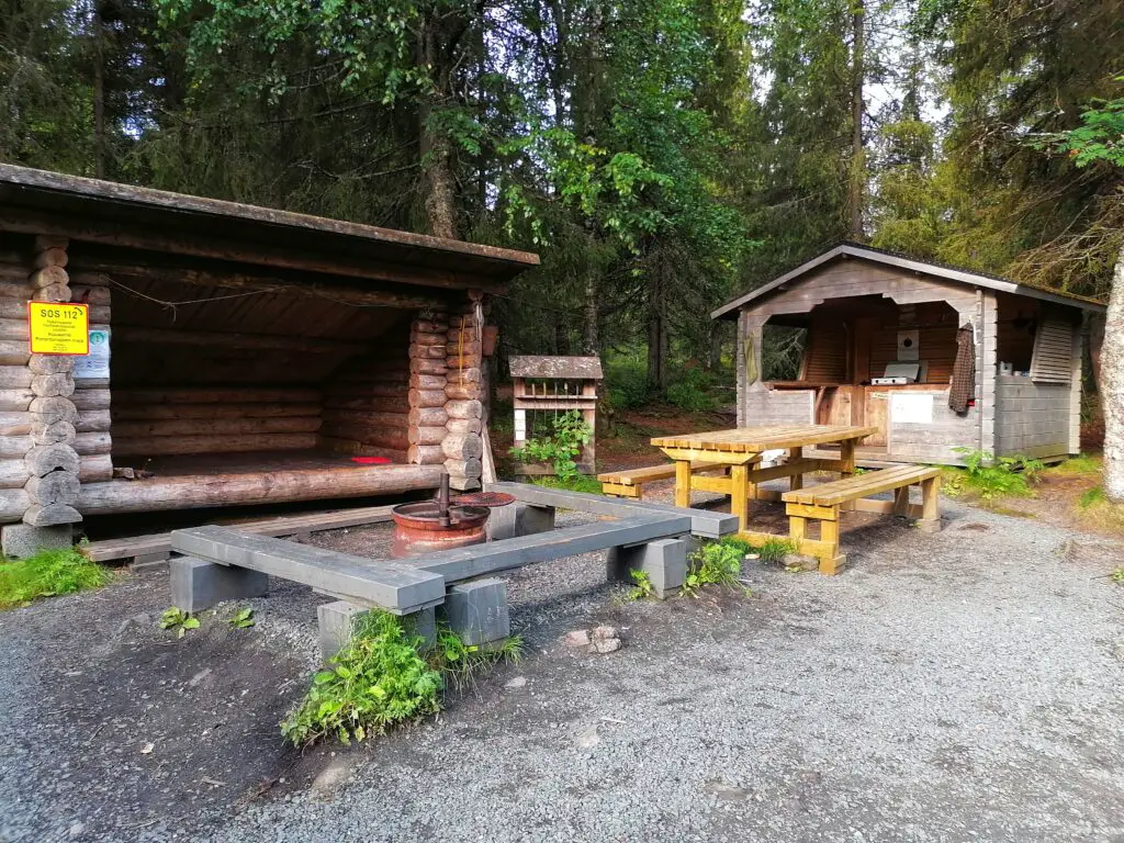 wilderness shelters in Finland: Porontimajoki laavu 